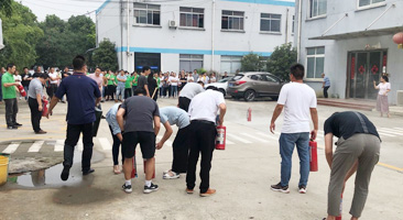 安全生产，消防结合，预防为主。--双德誉进行消防演练